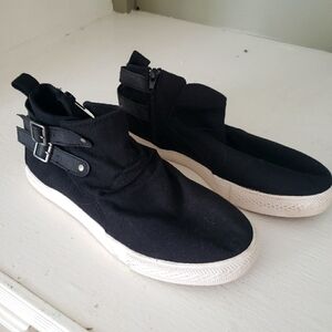 True Craft Black Shoes
